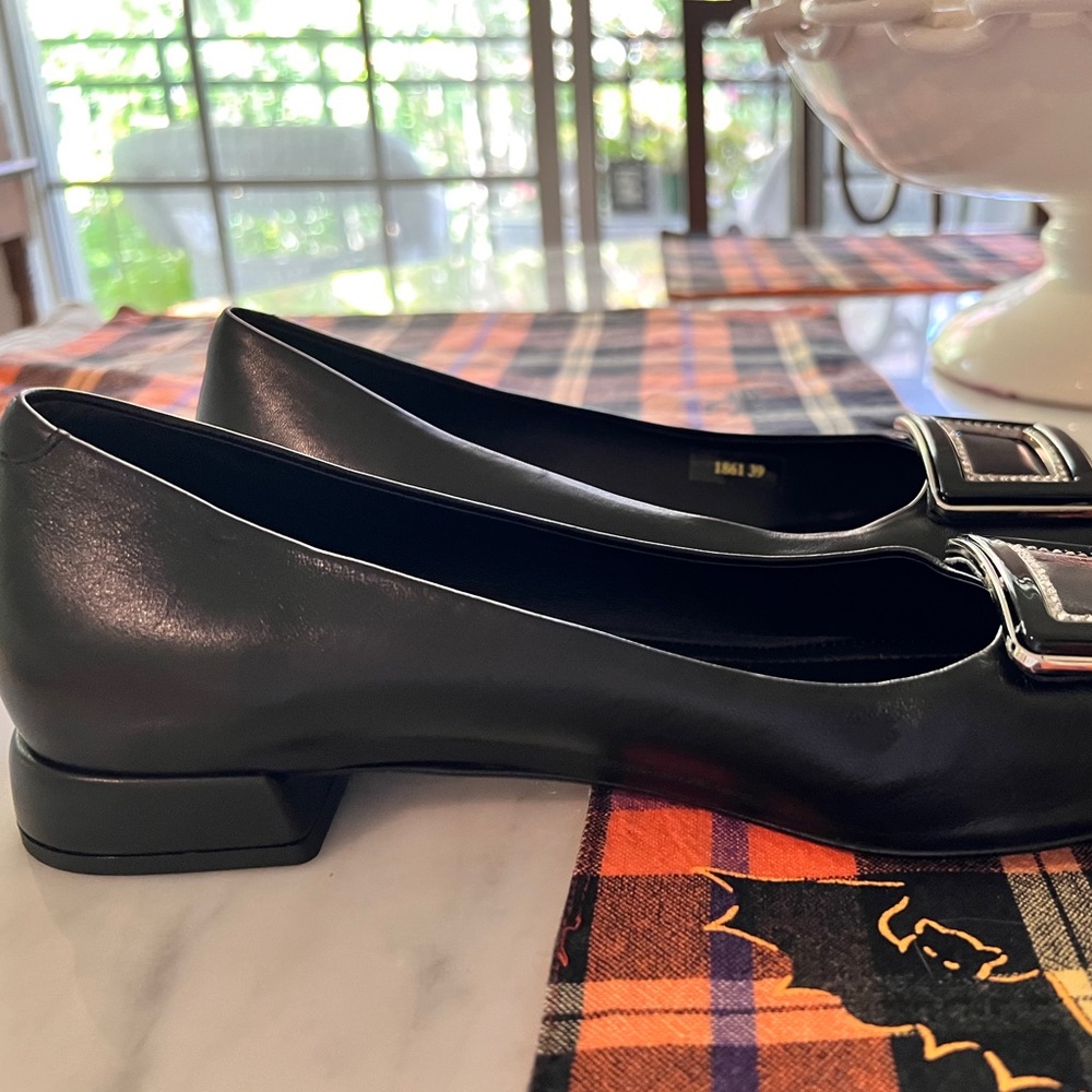 Absolutely Gorgeous Black Leather Napoleoni flats. NWOTs. Size 39 - Picture 8 of 8